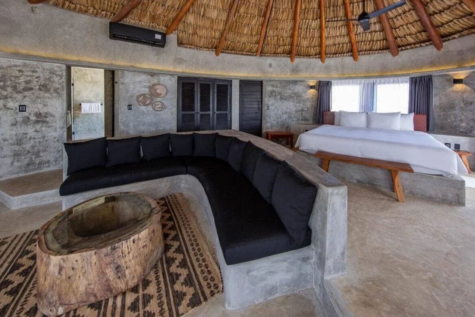 Emperor Suite.webp_0002_3-Emperor-Suite-1-1024x683-1