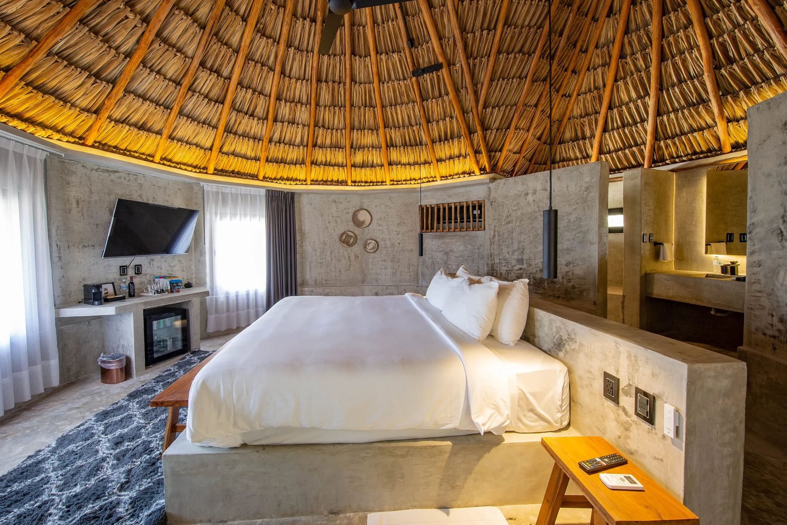 Oceanfront.webp_0000_Oceanfront-king-room-Hab-45_11zon-scaled