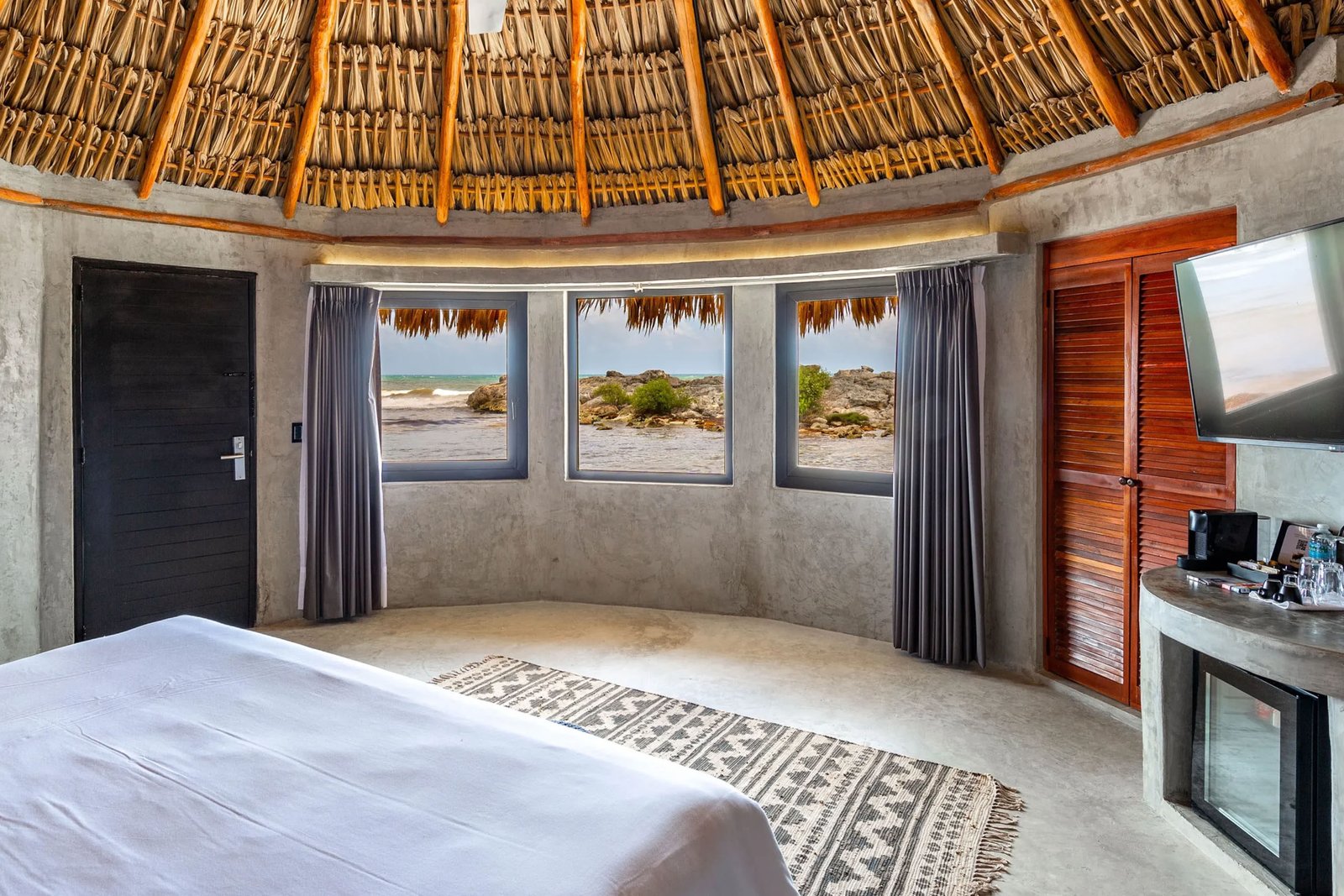 Oceanfront.webp_0002_Oceanfront-King-room_11zon-scaled